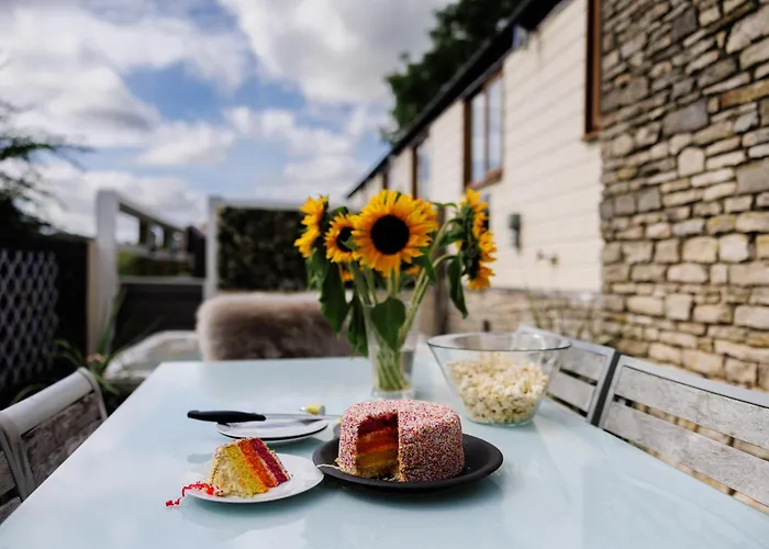 Semesterbostad The West Barn Near Bath, Sleeps 24 And 2 Hot Tubs