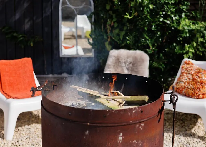 The West Barn Near Bath, Sleeps 24 And 2 Hot Tubs Holiday home Bristol