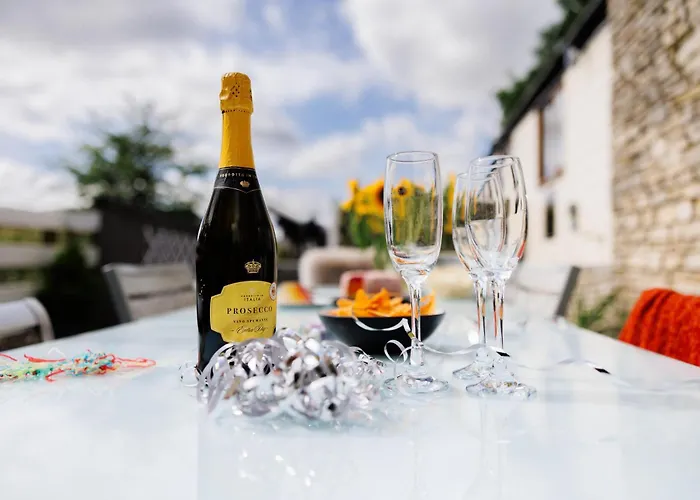 The West Barn Near Bath, Sleeps 24 And 2 Hot Tubs * Bristol