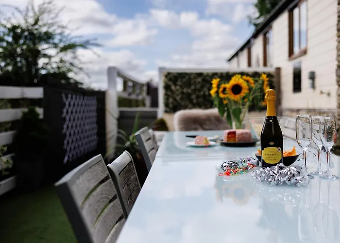 The West Barn Near Bath, Sleeps 24 And 2 Hot Tubs