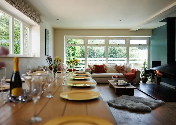 The West Barn Near Bath, Sleeps 24 And 2 Hot Tubs *