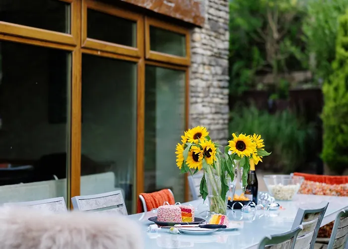 The West Barn Near Bath, Sleeps 24 And 2 Hot Tubs *