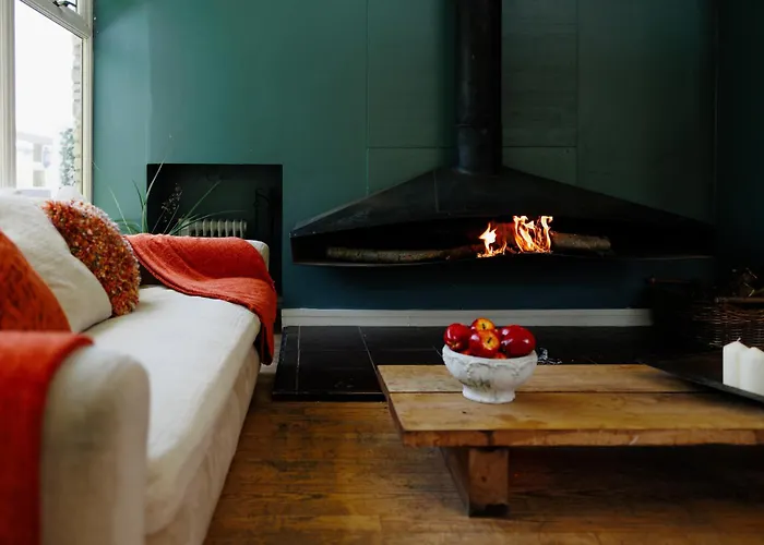 The West Barn Near Bath, Sleeps 24 And 2 Hot Tubs Holiday home